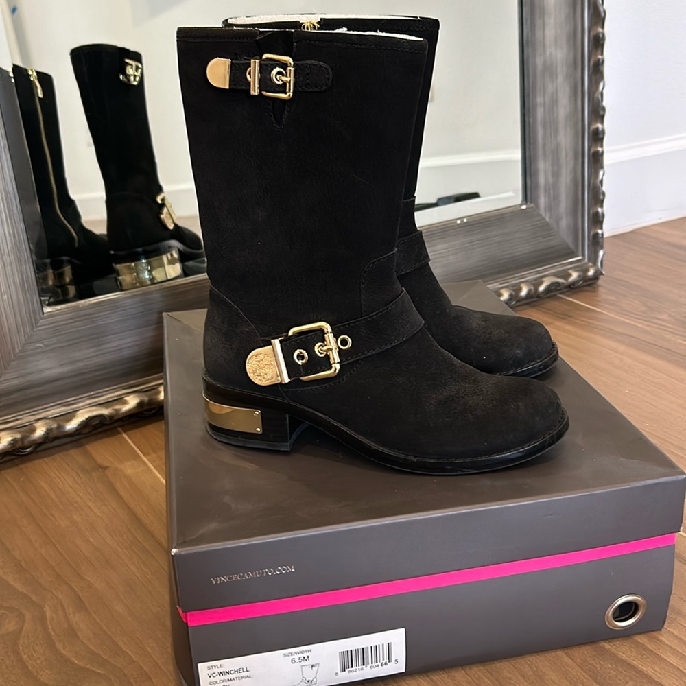 Vince Camuto Winchell 6.5M black suede with gold hardware. EUC